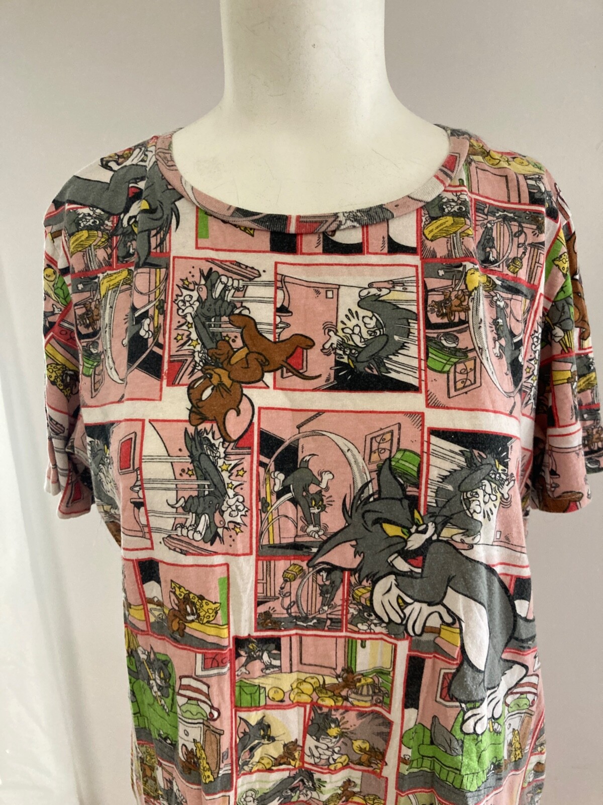 Tom and Jerry T Shirt Warner Brothers All Over Cartoon Print Size Med/Large