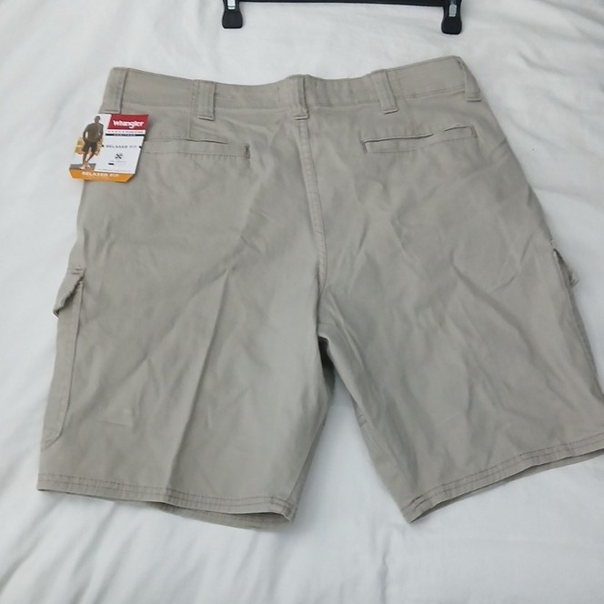Wrangler Five Star Heritage Men’s Relaxed Fit Cargo Shorts Beige 10″ Zip