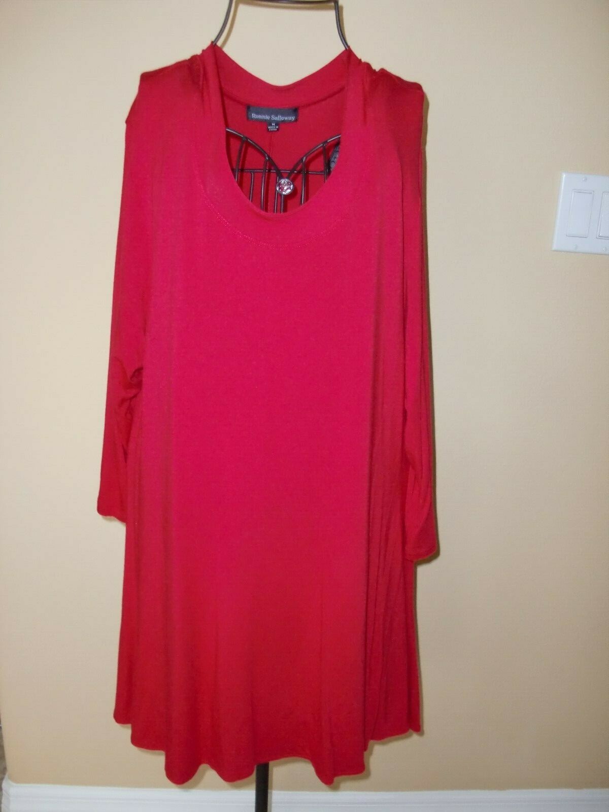 Women’s~RONNIE SALLOWAY~Red 95%Viscose/5%Spandex 3/4Sleeve Tunic Top size M~CUTE
