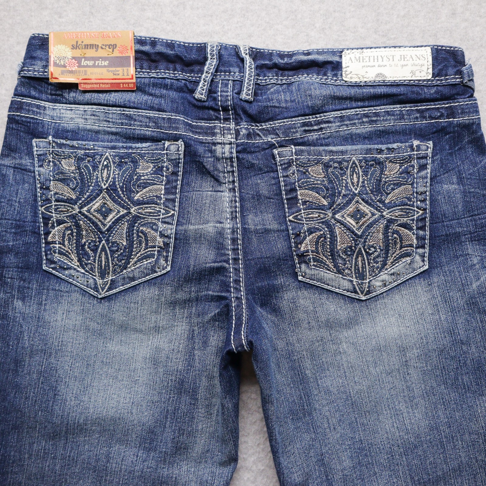 Amethyst Jeans Womens 11 Blue Skinny Crop Low Rise Embroidered Pockets Denim NEW