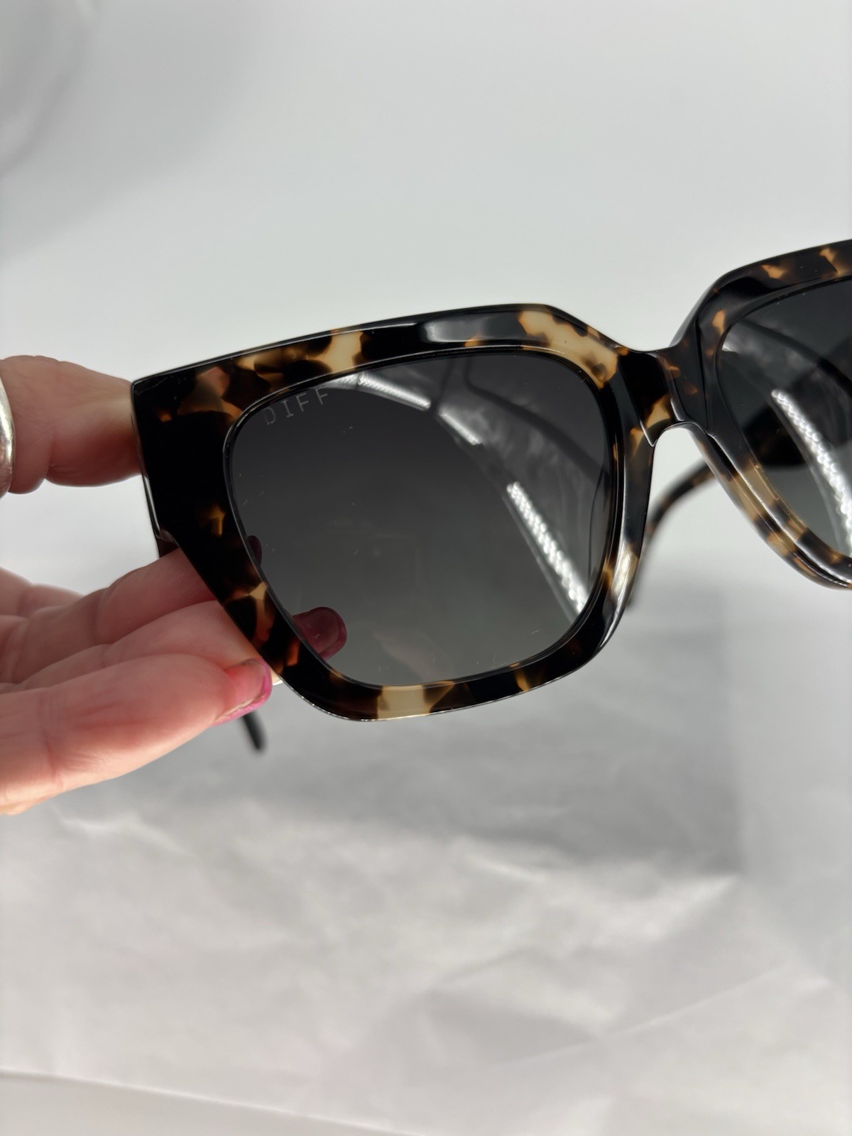 New Diff Eyewear Bella Oversized Square Cateye Sunglasses Remi II Tortoiseshell