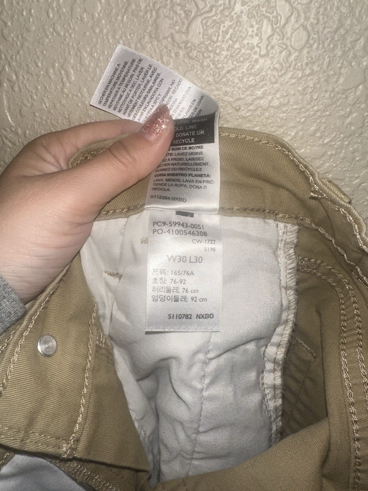 Signature by Levi Strauss & Co. Men’s Chino Pants Athletic Straight Khaki W30