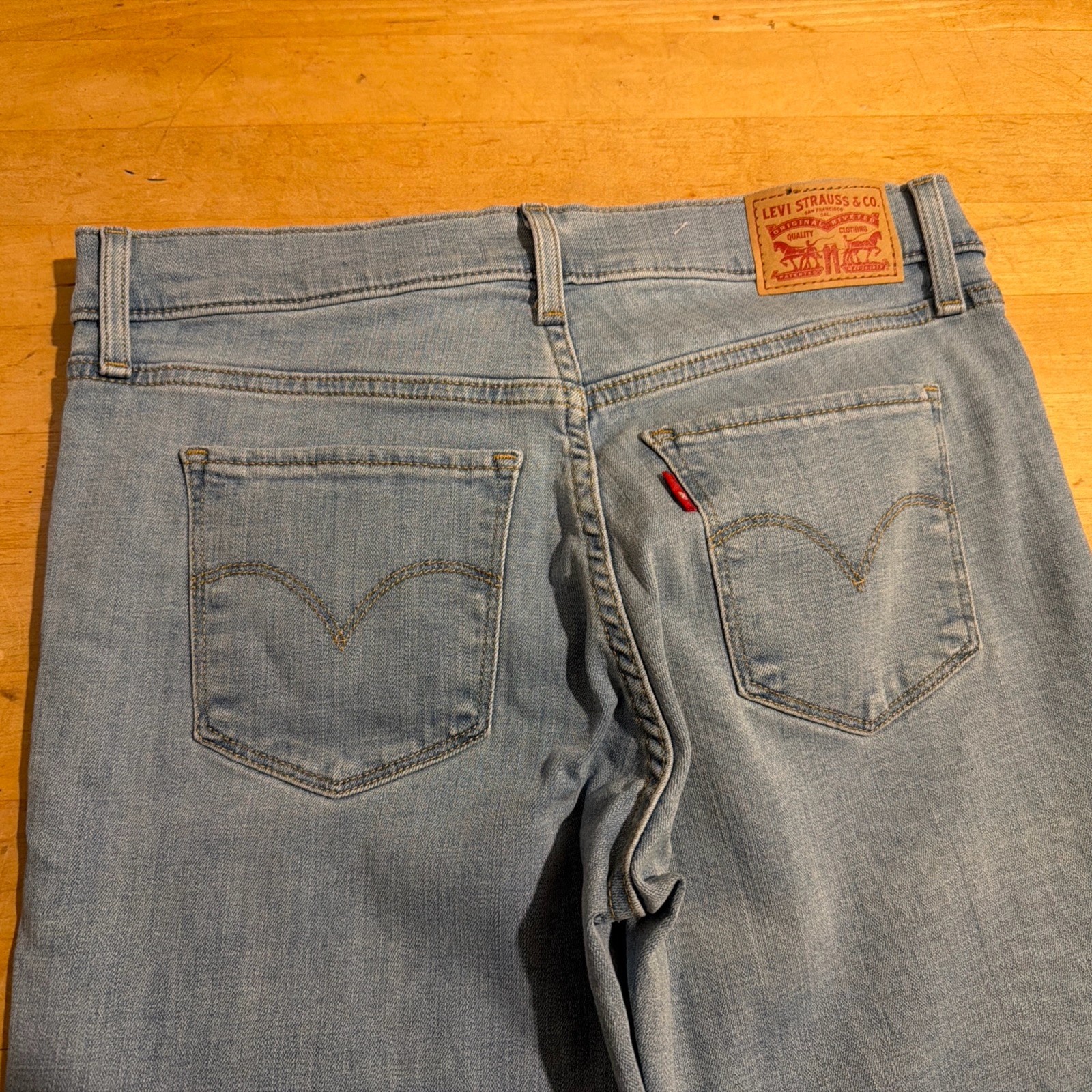 Levi’s Women’s 314 Mid-Rise Shaping Stretch Straight Jeans, Size 14 32/32