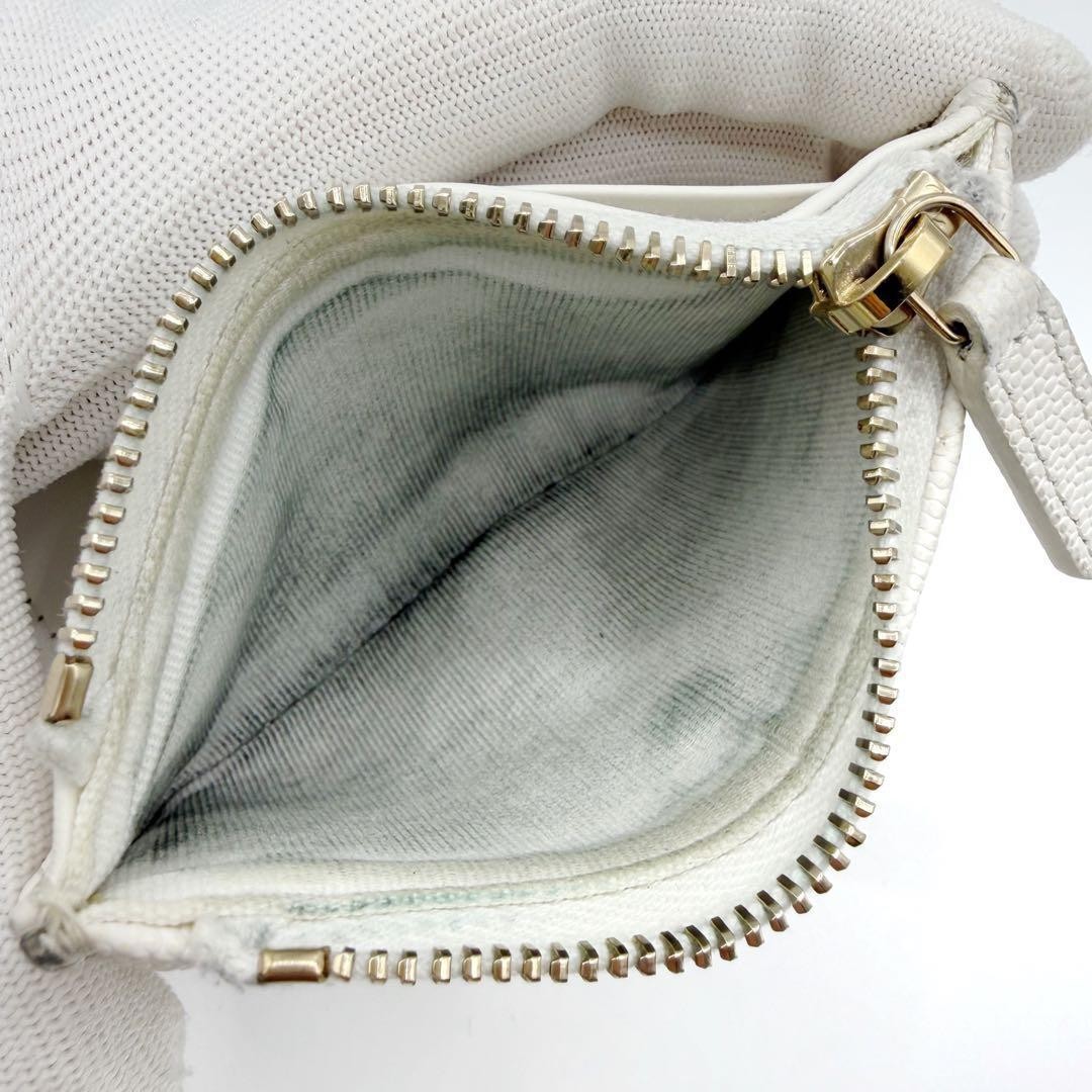 Excellent Condition Chanel Matelass Two Fold Fragment Case White