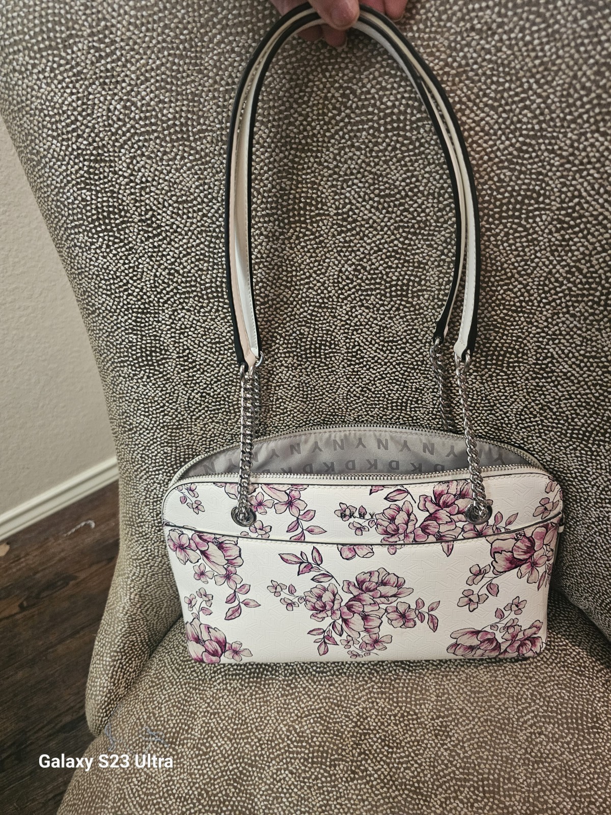 DKNY Floral White/Pink Shoulder Bag Zip Closure Chain Strap Lined Pockets