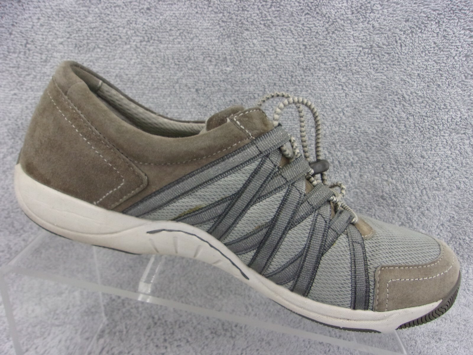 Dansko women’s tan and gray suede synthetic mesh bungee running sneakers US9.5