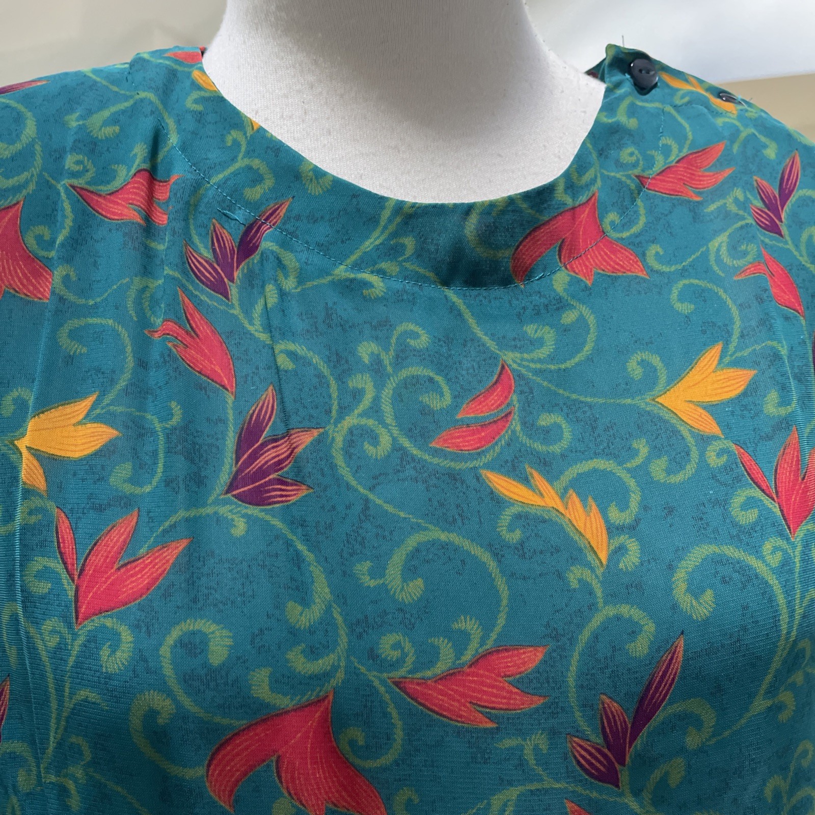 Shapely Green Floral Padded Shoulders & Elastic Waist Shirt Size 10