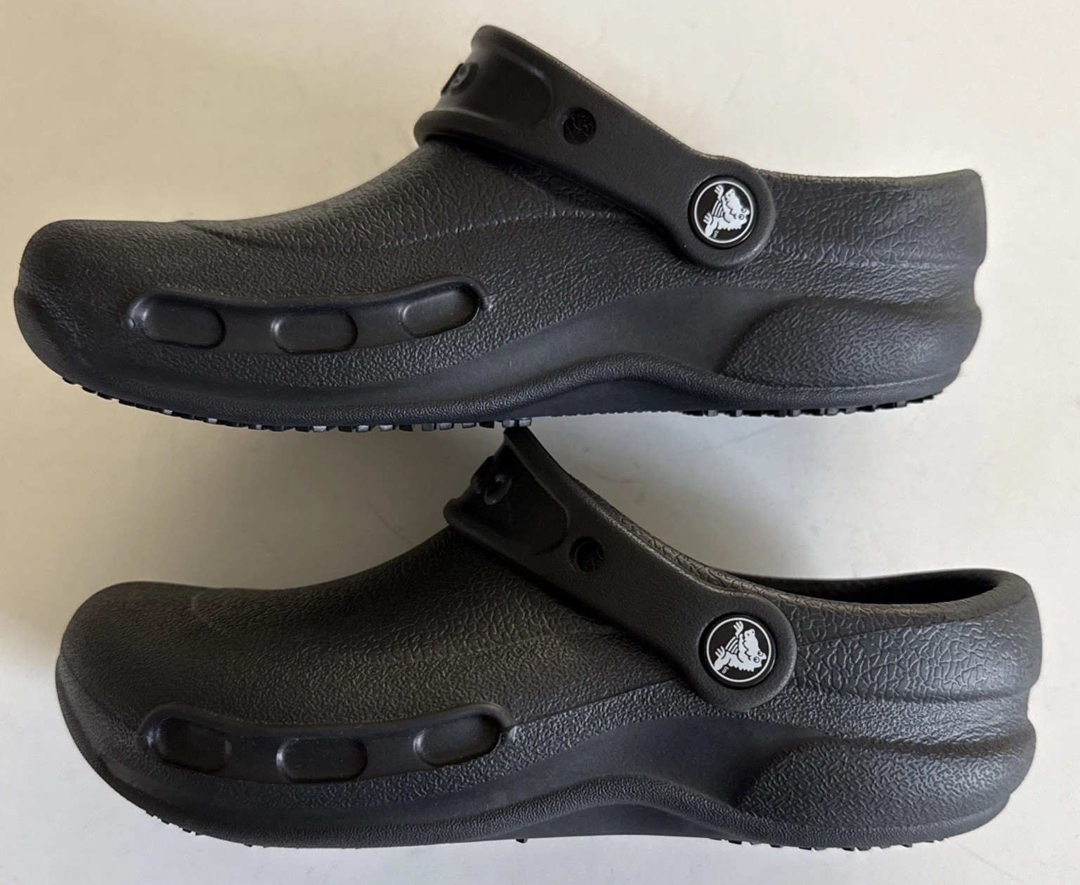 EUC Crocs Bistro Clogs Work Shoe Non Slip Comfort W 6 M 4 Black Enclosed Toe