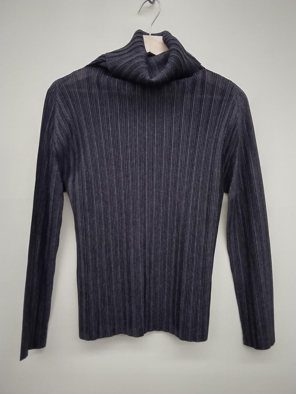 Pleats Please Turtleneck Top Women’s Gray Size 3 Waist 23.6″