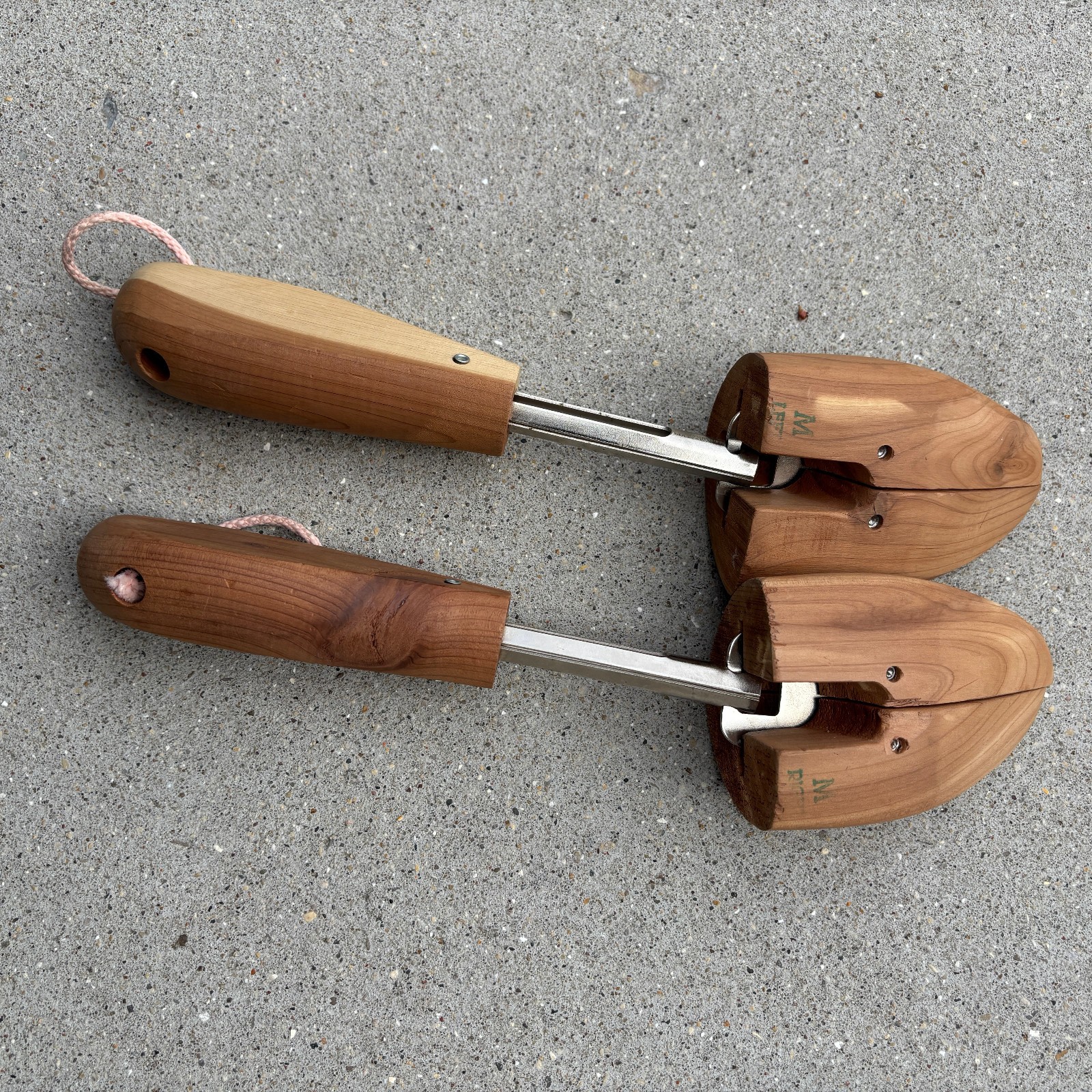 Pair of Size Medium Narrow Cedar Shoe Trees 10.5″ Uncompressed