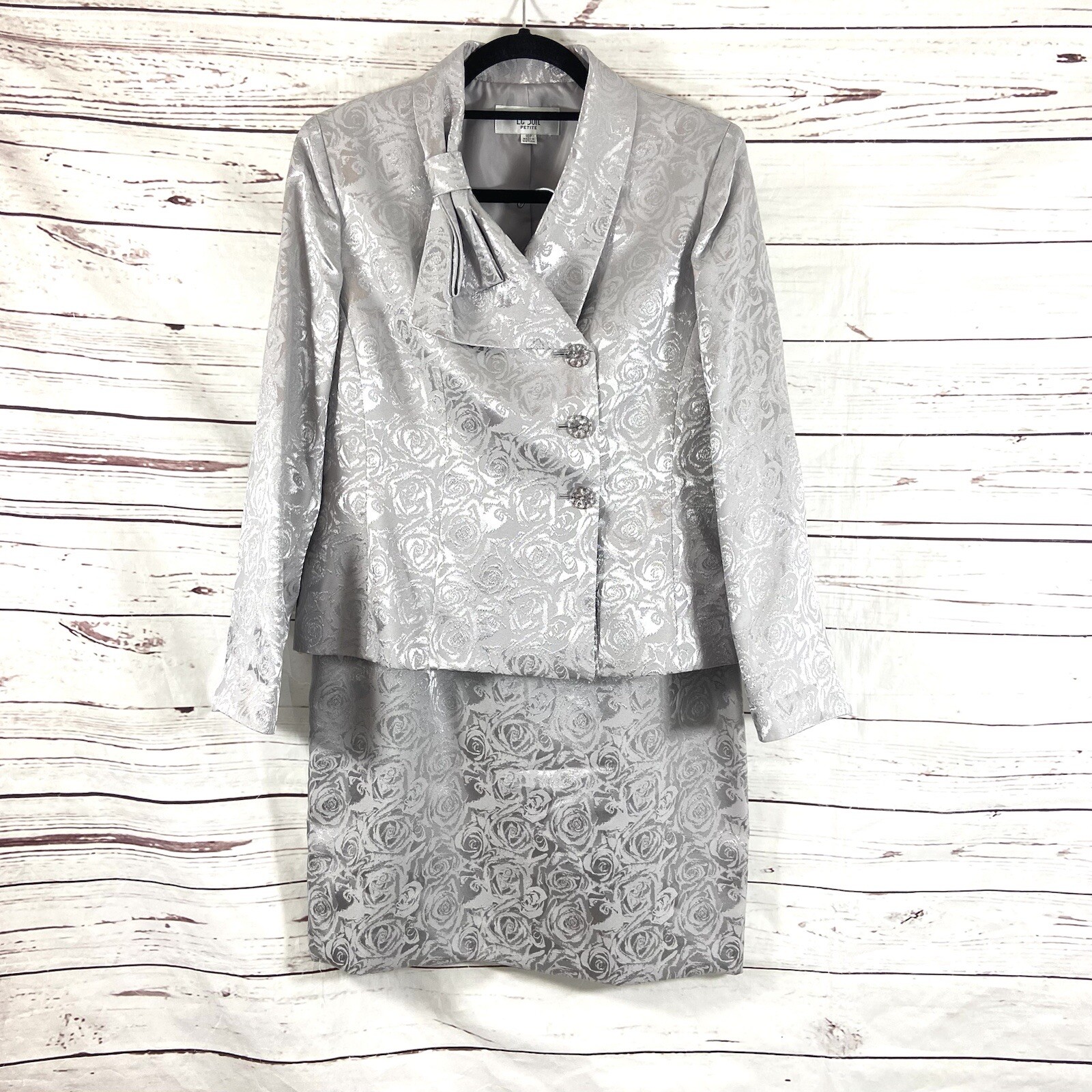 Le Suit 2PC Skirt Suit Women’s Petite 10P Silver Double Breast Quilted Bow Shiny