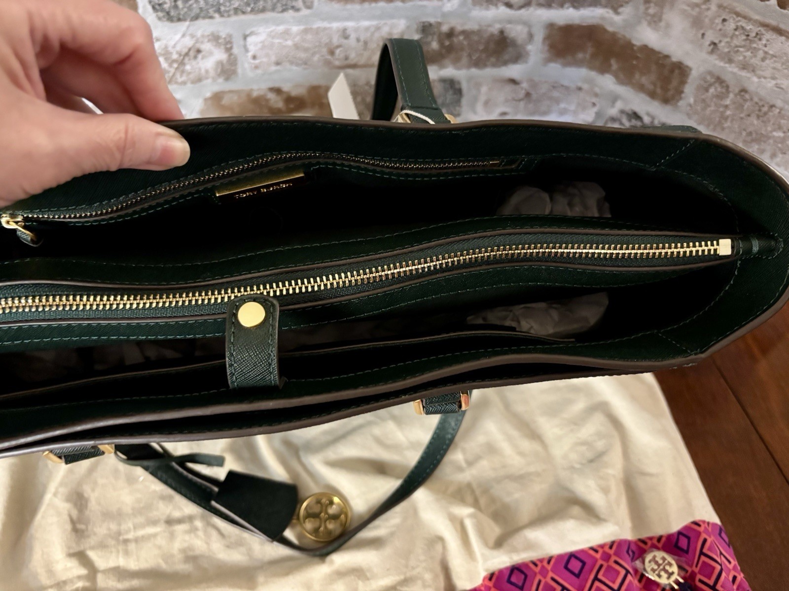 NWT Tory Burch Robinson Saffiano Pine Green Large Handbag W/Dust Bag (nonsmkr)