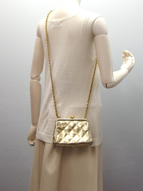 Chanel Matelassé Clasp Chain Shoulder Bag, Metallic Gold　1CH01519