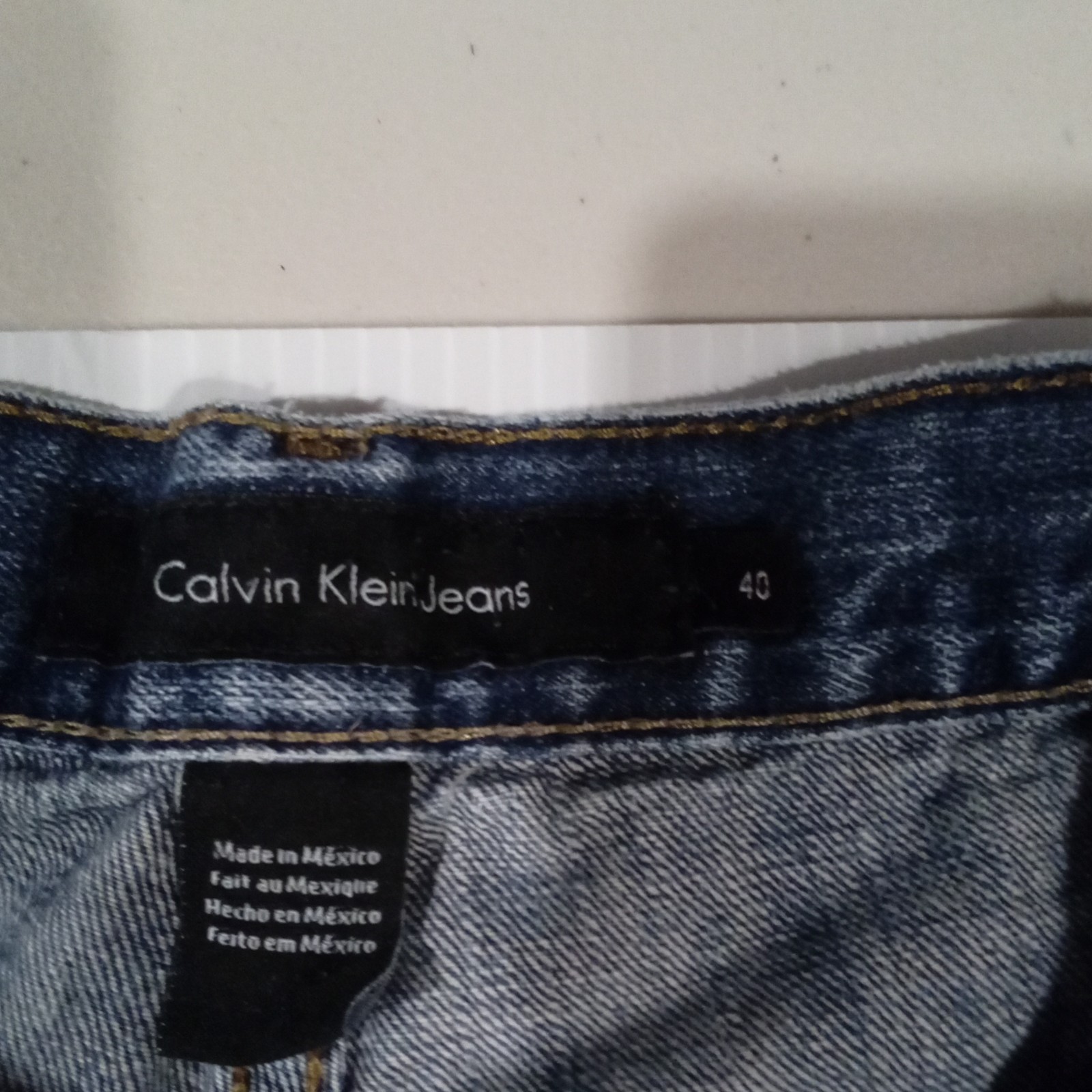 Calvin Klein Jeans Men’s Relaxed Fit Straight Leg Medium Wash 40
