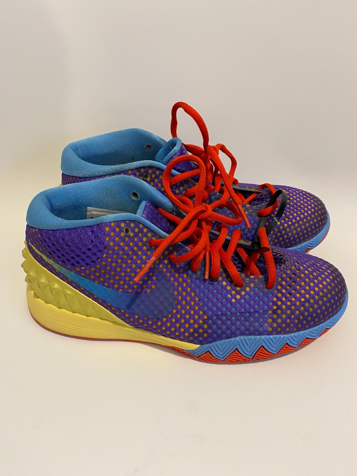 (Size 5y) Nike Kyrie 1 GS Basketball Shoes FREE SHIPPING