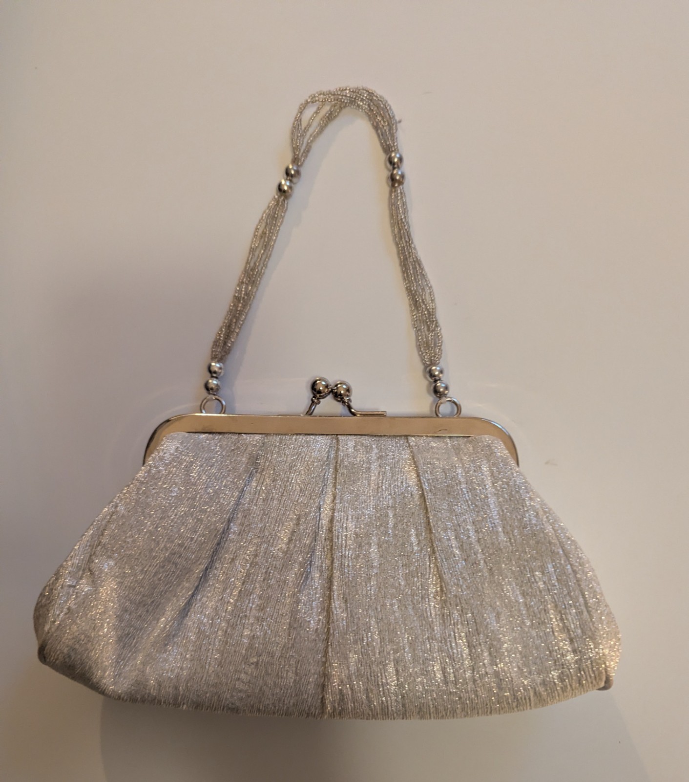 La Regale Silver Metallic Pleated Clutch Kiss Lock Chain Strap Lined Pockets