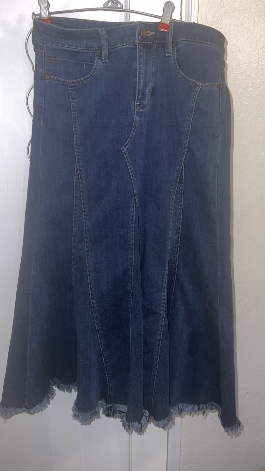 Liverpool Woman’s Soft Stretchy Jean Skirt with Pockets Size 8/29 Frayed Hem