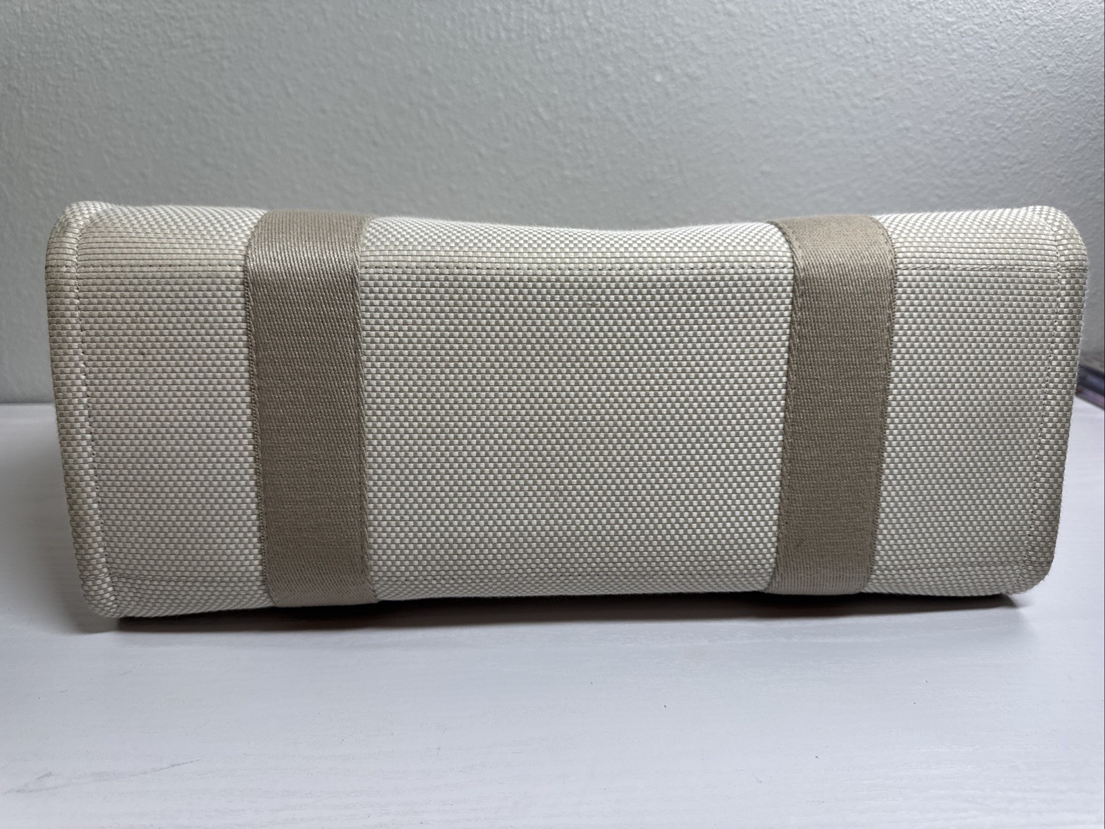 Lululemon Two-Tone Canvas Tote Bag Beige OS – Good Condition – Free Shipping!