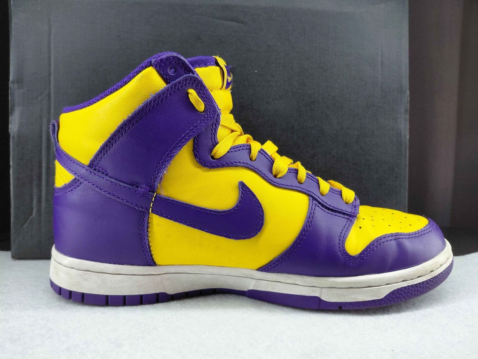 Mens Size 7.5 – Nike Dunk High Lakers Used Good Condition
