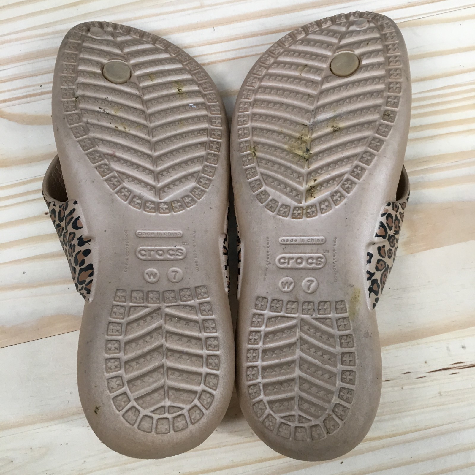 Crocs Sandals Womens 7 Kadee II Flip-Flop Brown Leopard Print Toe-Post Comfort