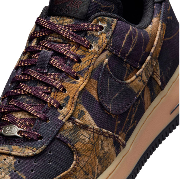 Nike Men’s Air Force 1 ’07 RealTree Black/Gum Yellow/Realtree Camo IH1221-900
