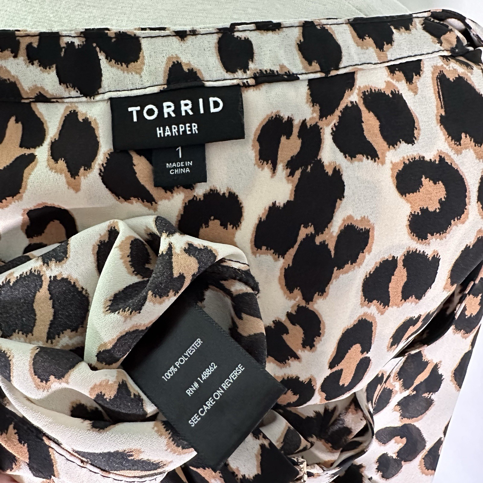 Torrid Harper Leopard Blouse 1X 14/16 1/4 Zip Georgette 3/4 Roll Tab Sleeve Top