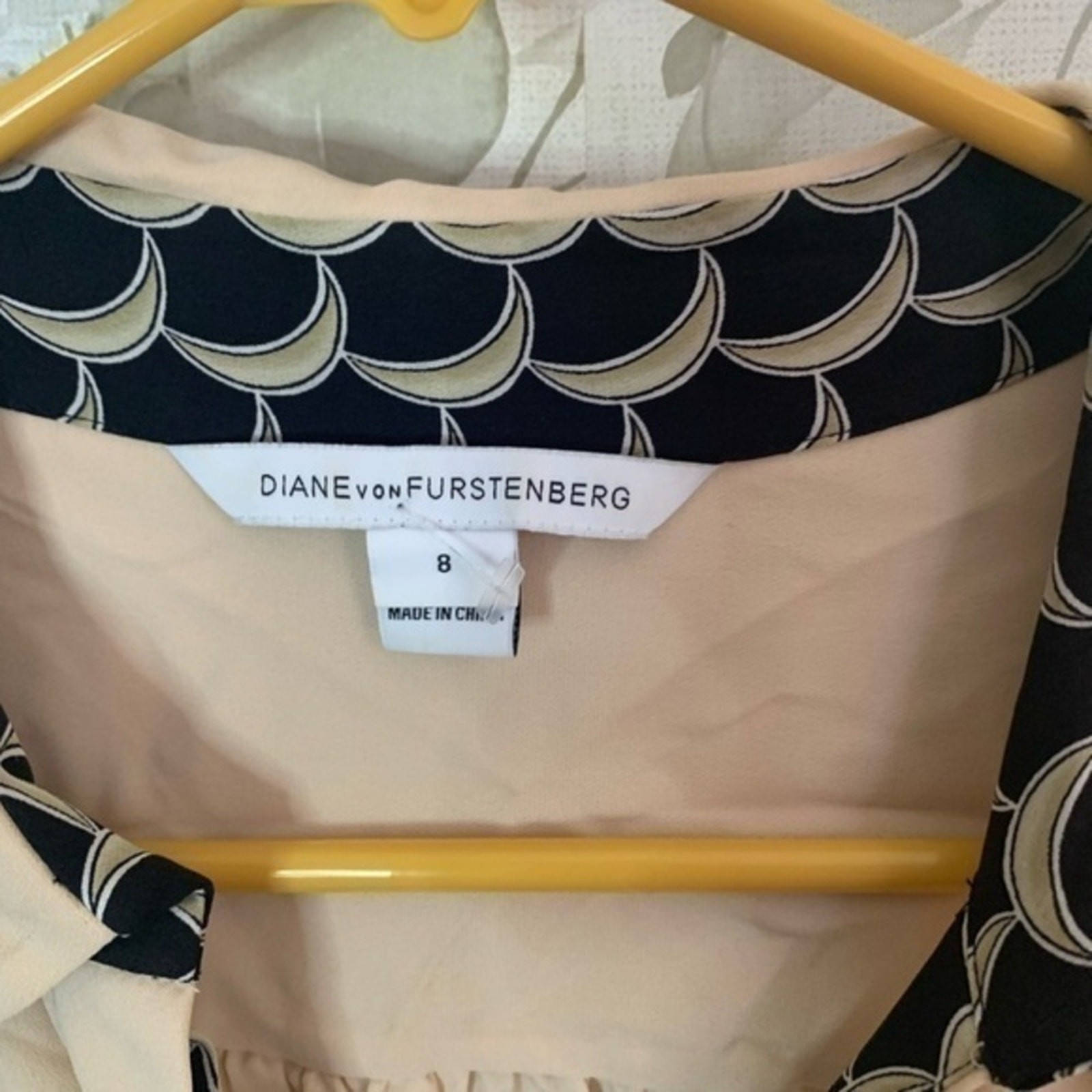 Diane Von Furstenburg 3/4 Sleeve Button Up Silk Blouse Size 8