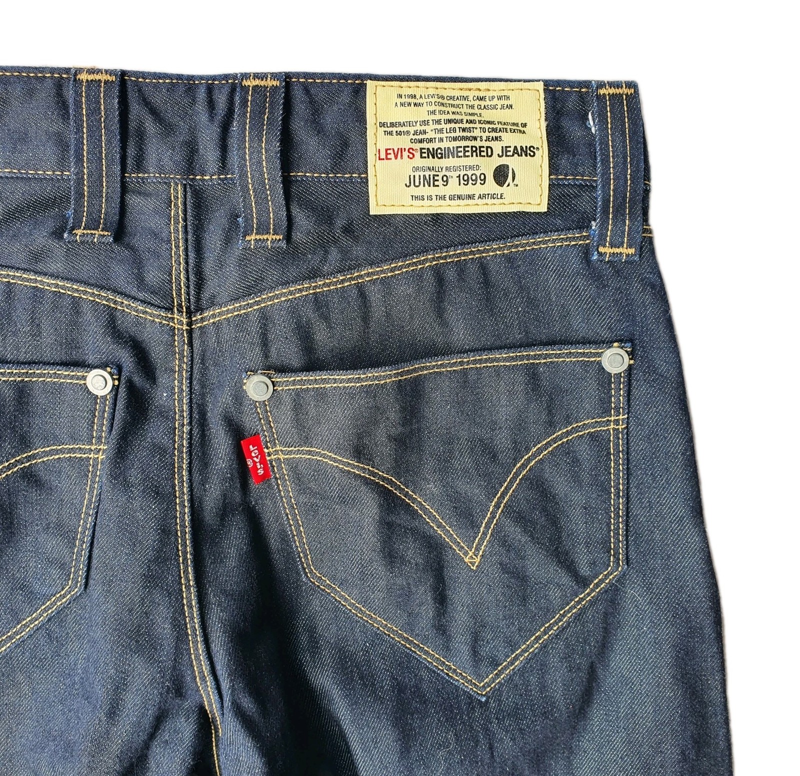 Levi’s Women’s Size 26 Engineered Jeans, Twisted Leg Fit Indigo Dark Wash Denim
