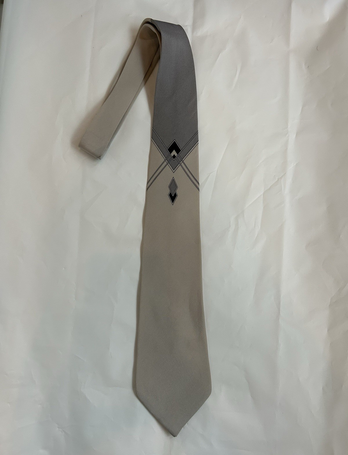 Gianni Versace Men’s Woven Silk Tie Made In Italy Gray Black Geometric Logo