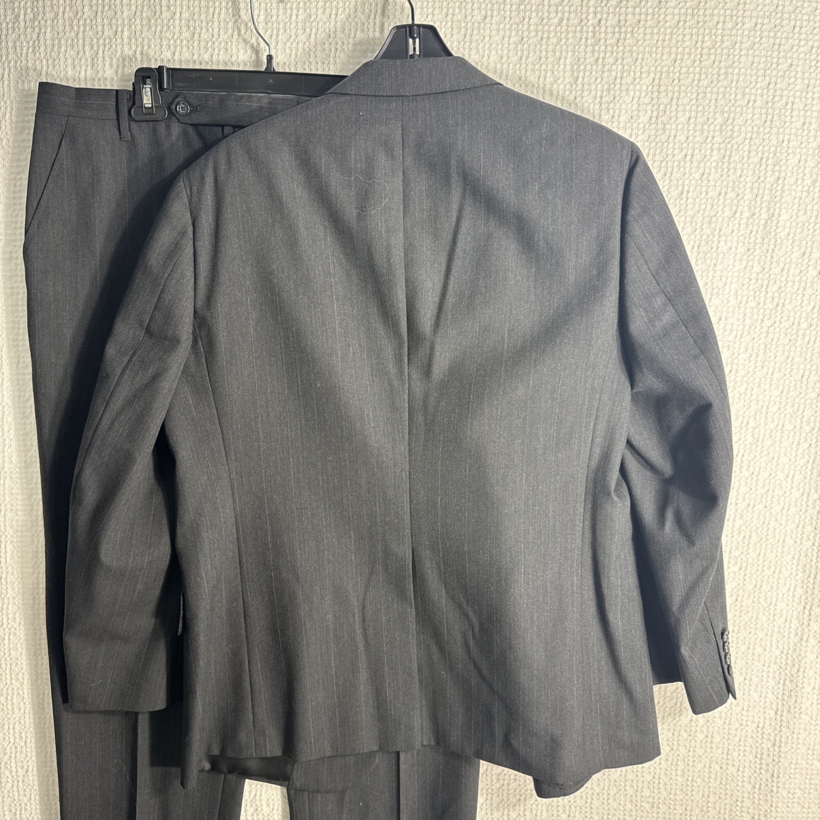 Vintage Hart Schaffner Marx 44R Relaxed Charcoal Pinstripe 2-Piece Suit 39×27