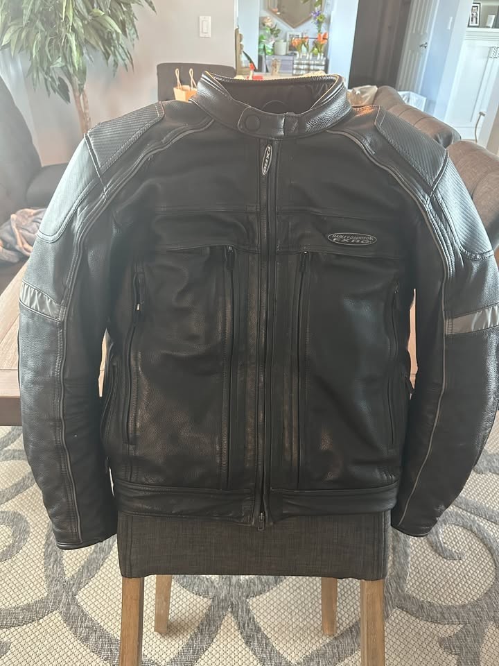 Harley Davidson Men’s FXRG Black Leather Jacket w/Armor & Liner MED 98040-12VM
