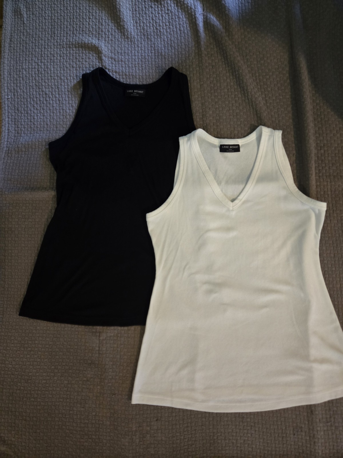 Lane Bryant Ribbed Knit V-Neck Sleeveless Tank Top Lot of 2 14/16 Black/White