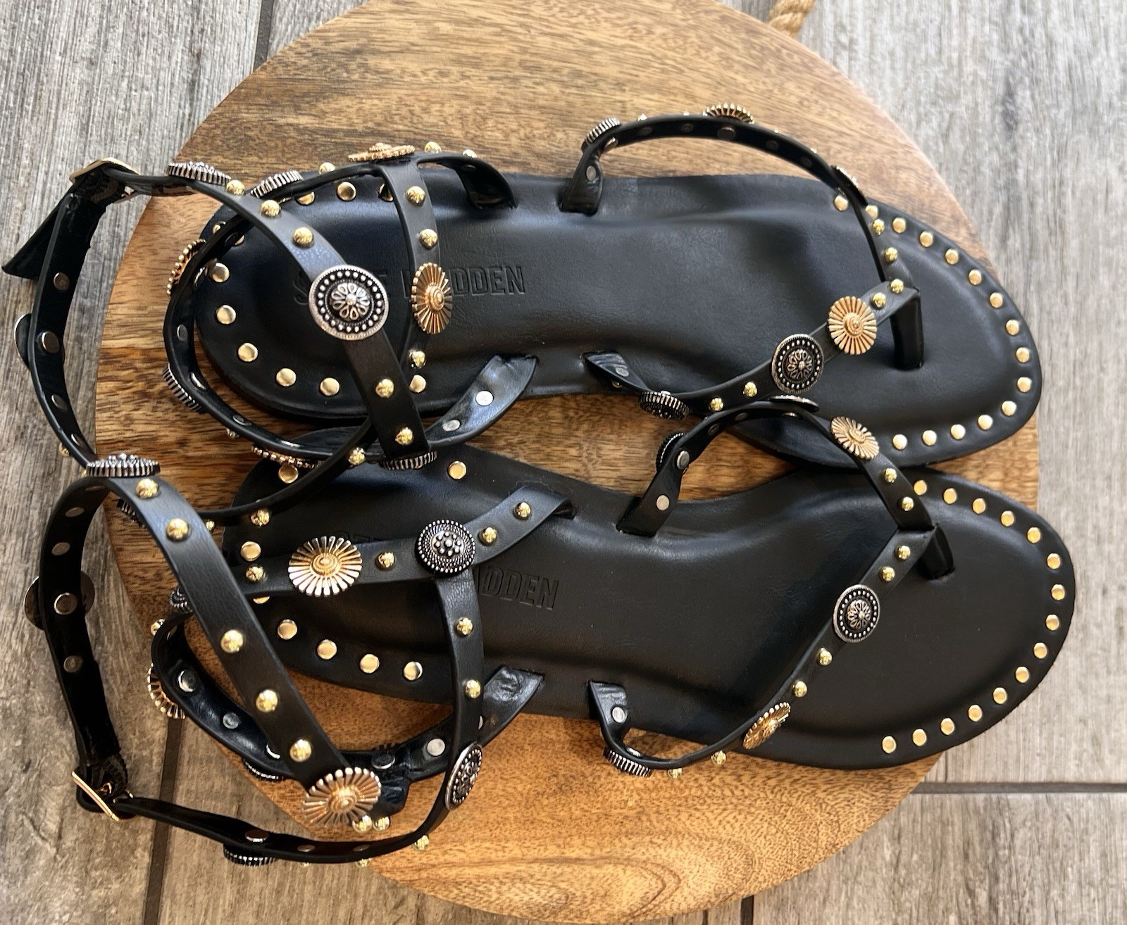 Steve Madden Women’s Recent Ankle-Wrap Studded Flat Sandals Size 9 NEW