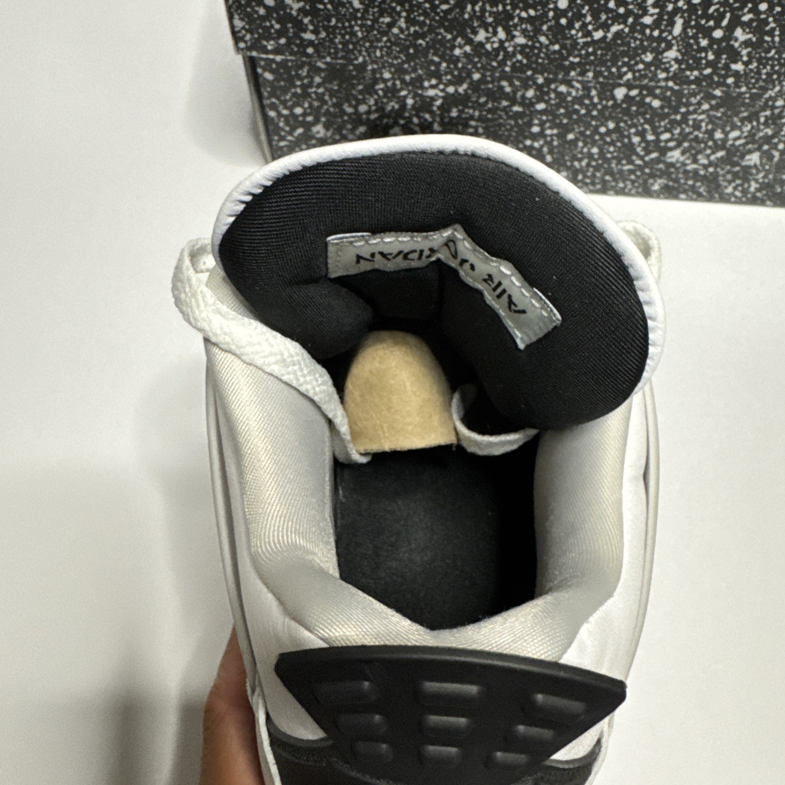 Air Jordan 4 Retro Military Black Size 9 Men’s Pre Owned Excellent Condition