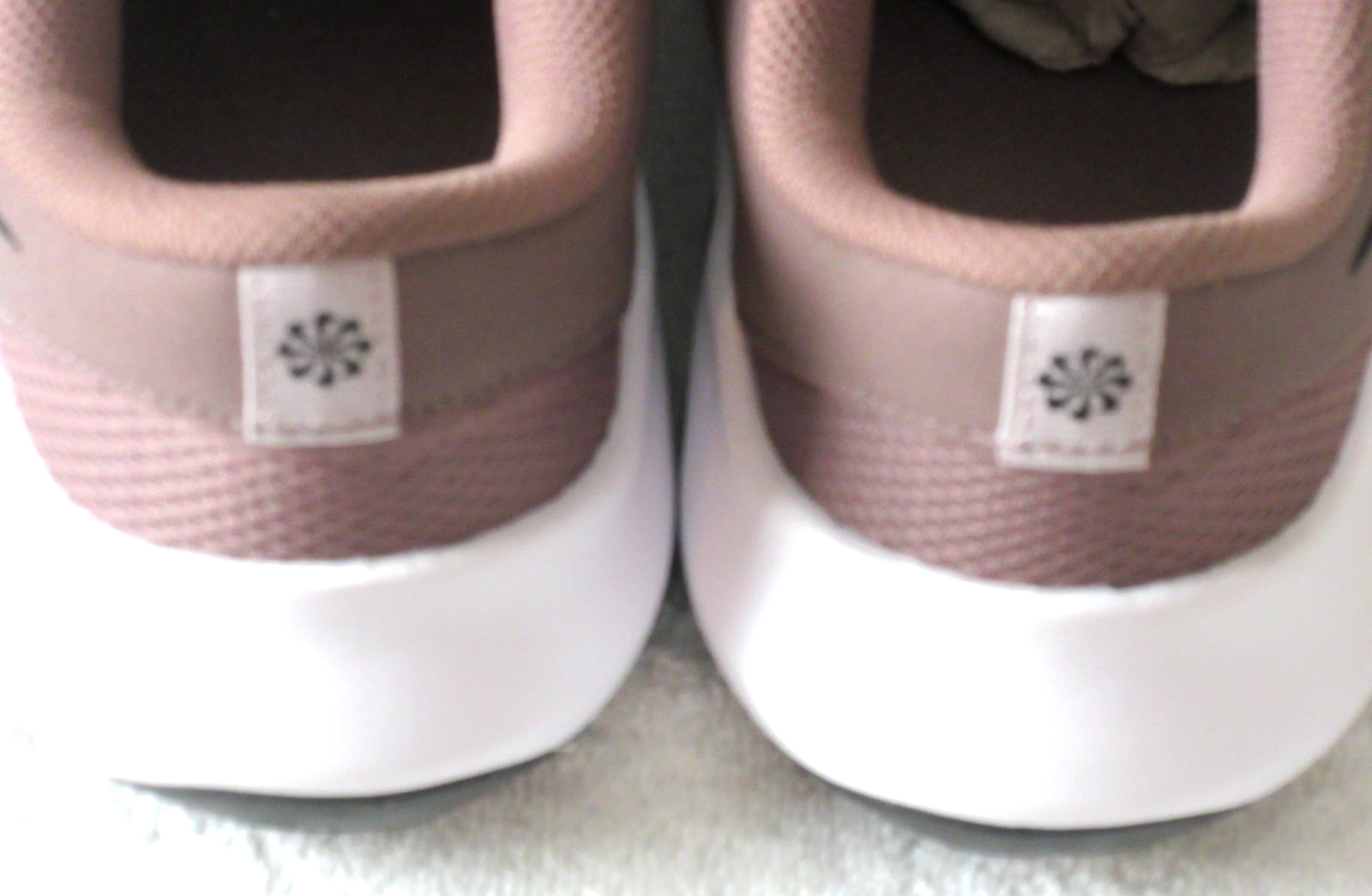 Women’s Nike Legend Essential 3 NN Training Shoes Smokey Mauve Purple Size 9 NIB