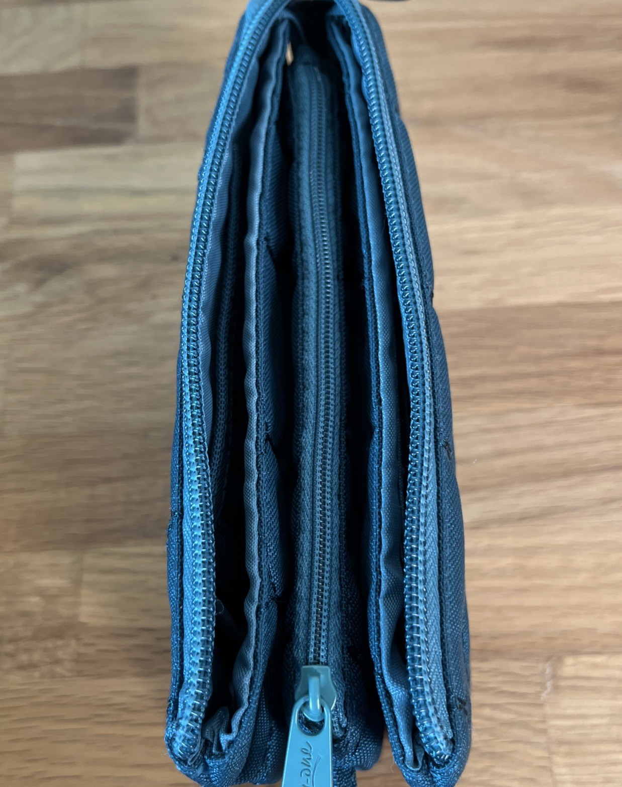 Thirty One Vary You Teal Wristlet