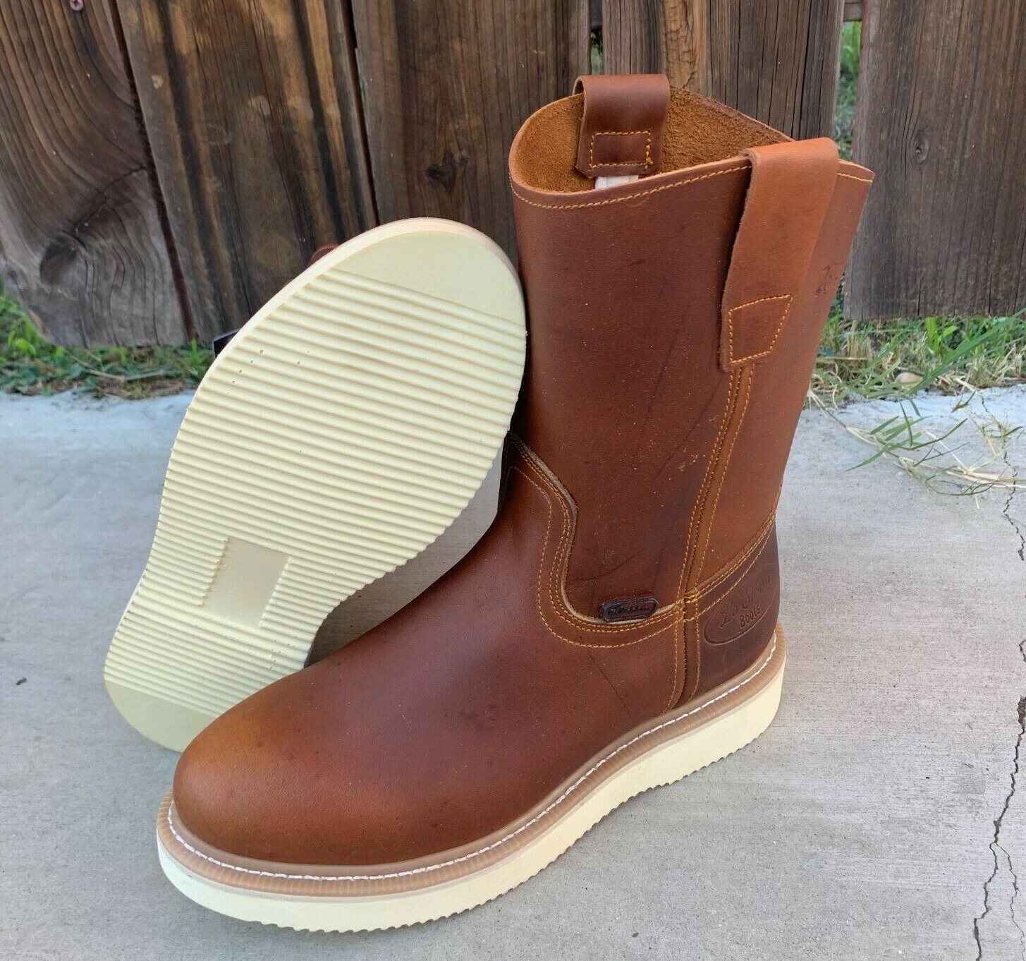 Men’s Work Boots light WEIGHT Pull On Leather Color Oak oil slip resistant J06