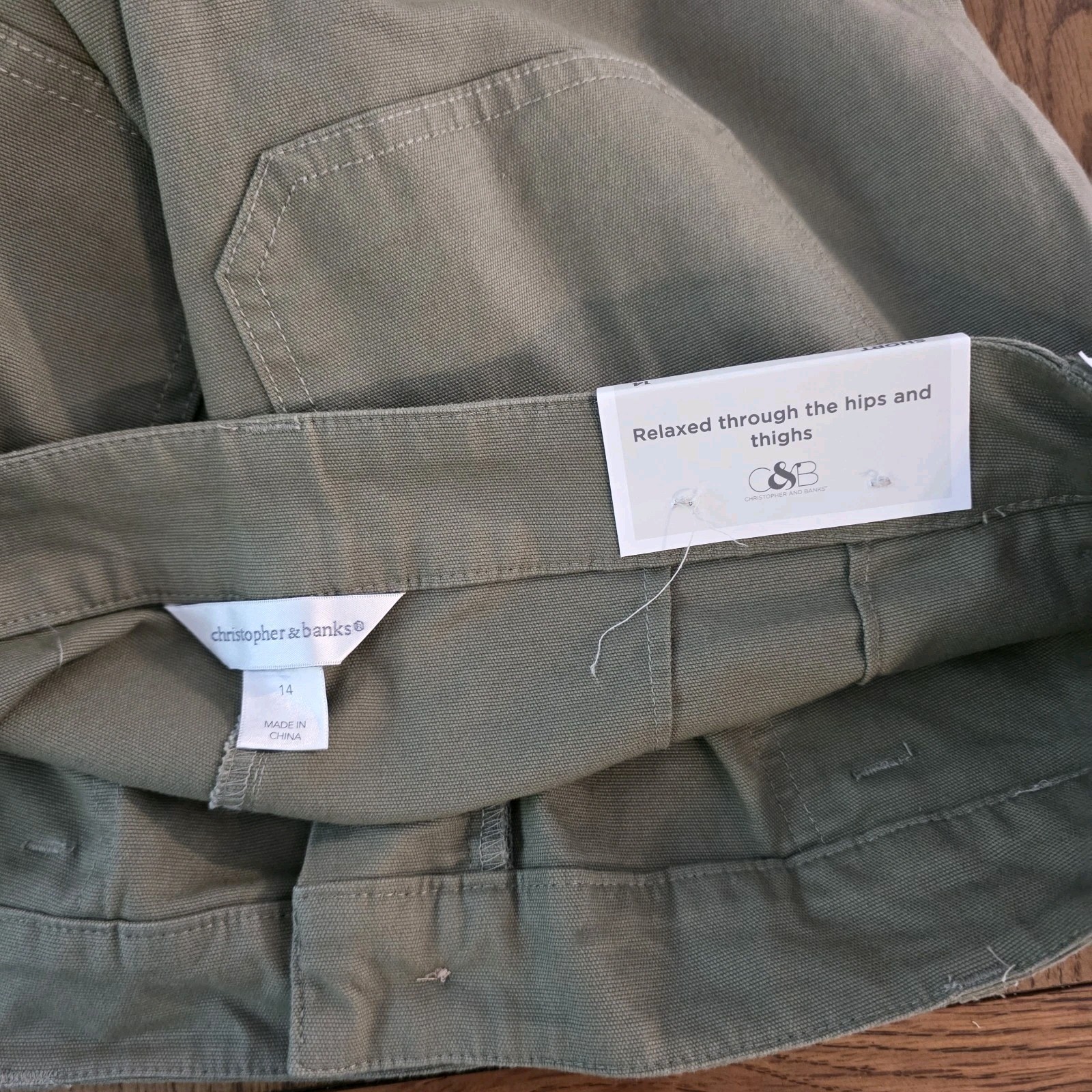 Christopher & Banks Women’s GreenShorts Relaxed High-Rise 10in Pockets Stretch