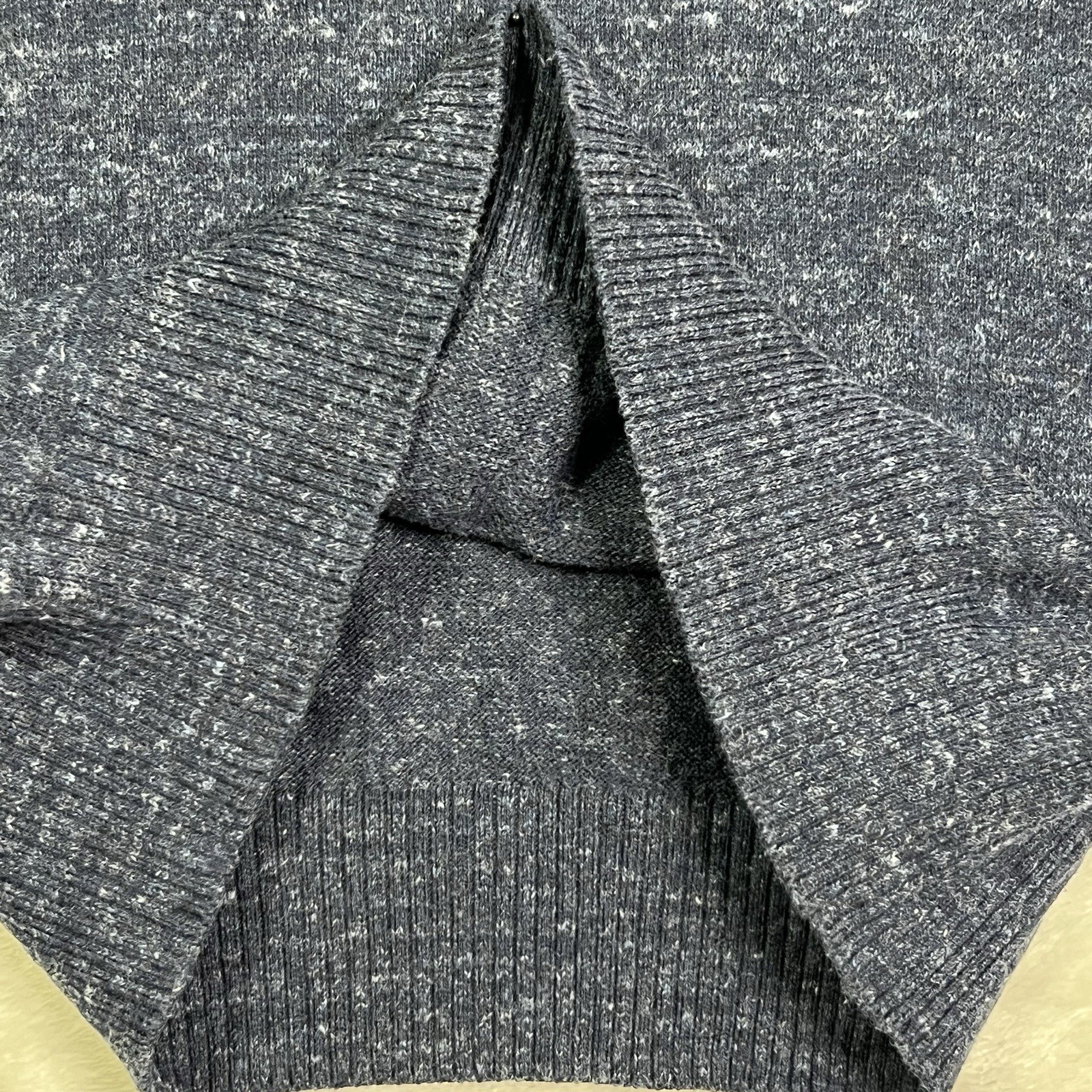 Classic Gap Men’s Sweater Cotton Blend Sz M Dark Blue Chic Comfort Any Occasion