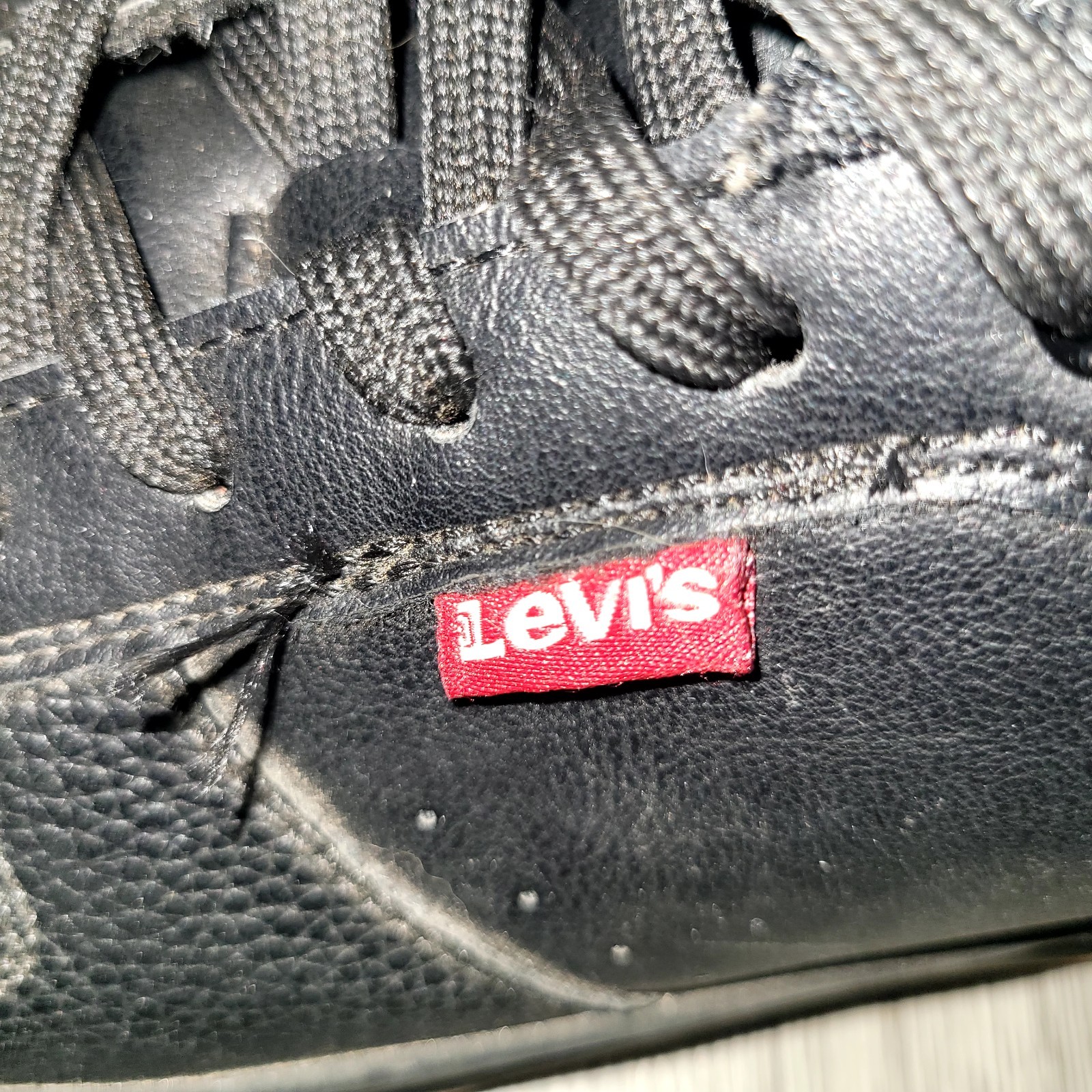 Levi’s Black Low Top Sneakers Two Horse Brand Lace Up Synthetic Rubber