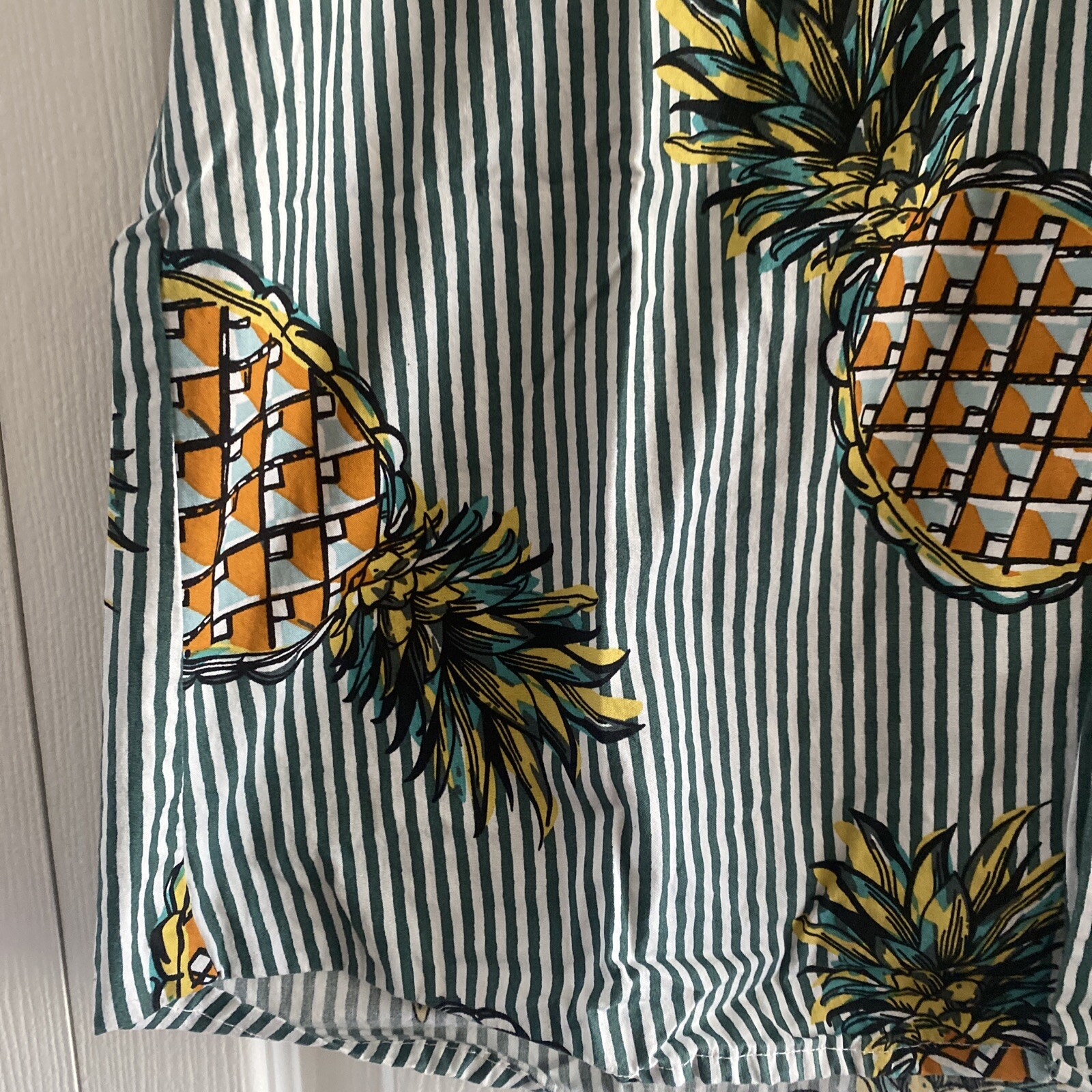 VatPave Pineapple Striped Hawaiian Mens Size M Tropical Shirt Vacation Cruise