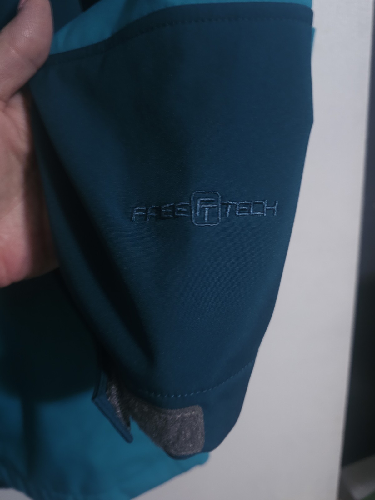 Freetech Teal Softshell Jacket SZ M Zip Front Hooded Pockets Outdoor Activewear