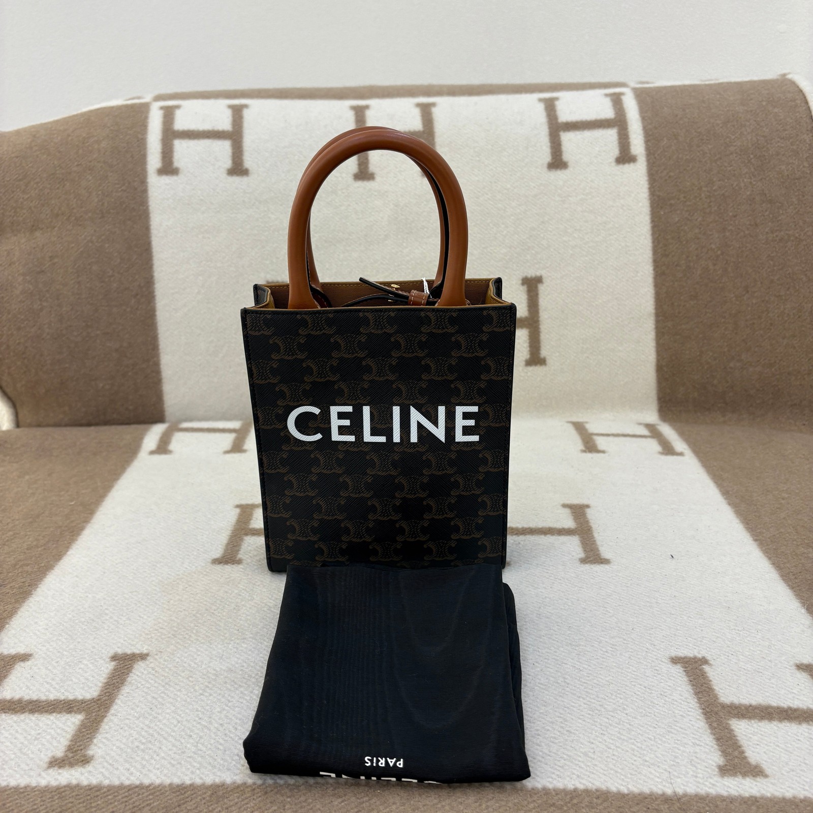 Celine Nano Vertical Cabas Brown Charcoal Triomphe (0610m5)