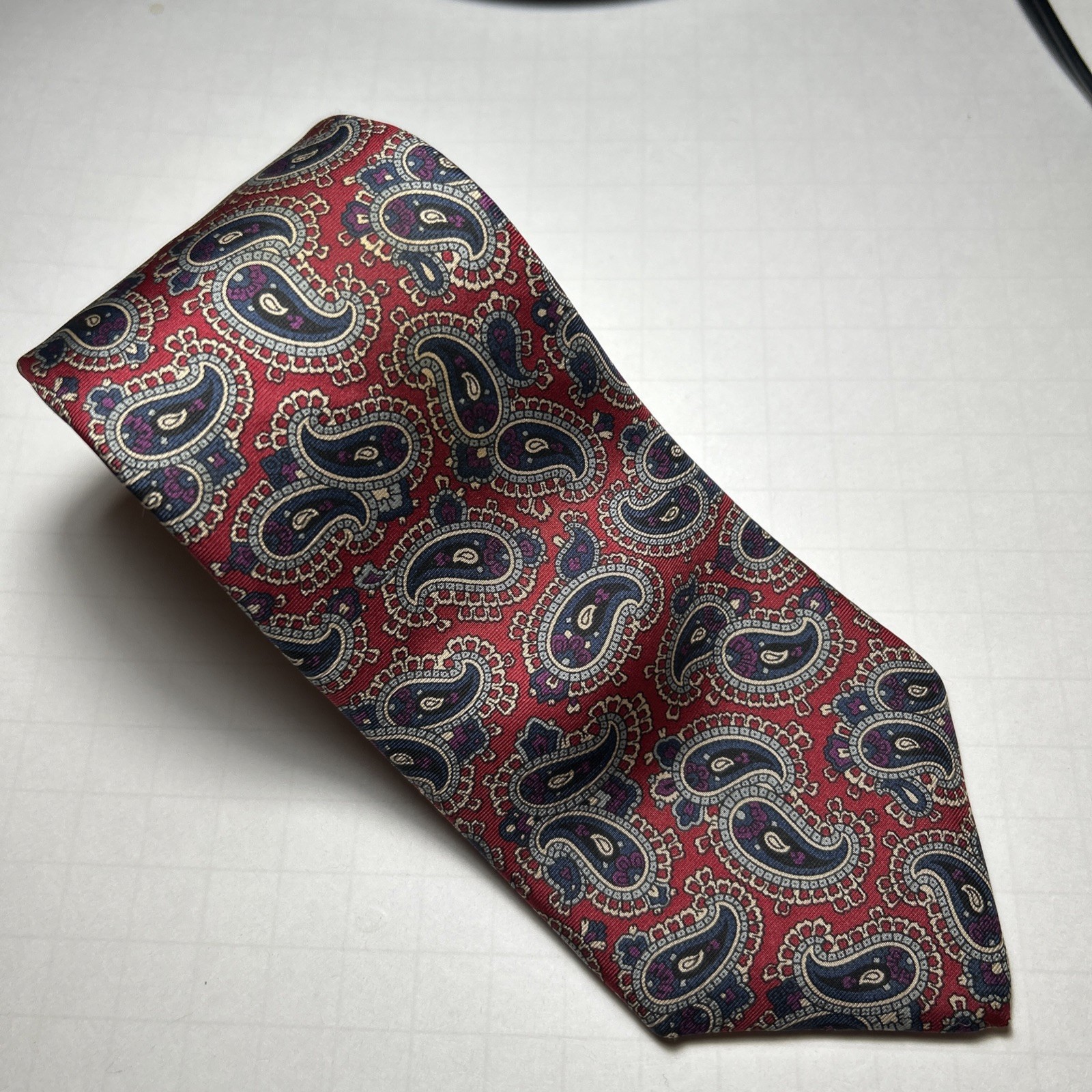 VTG Jos A Bank Clothiers Silk Necktie Red Black Beige Paisley 3.25 x 57 USA GUC