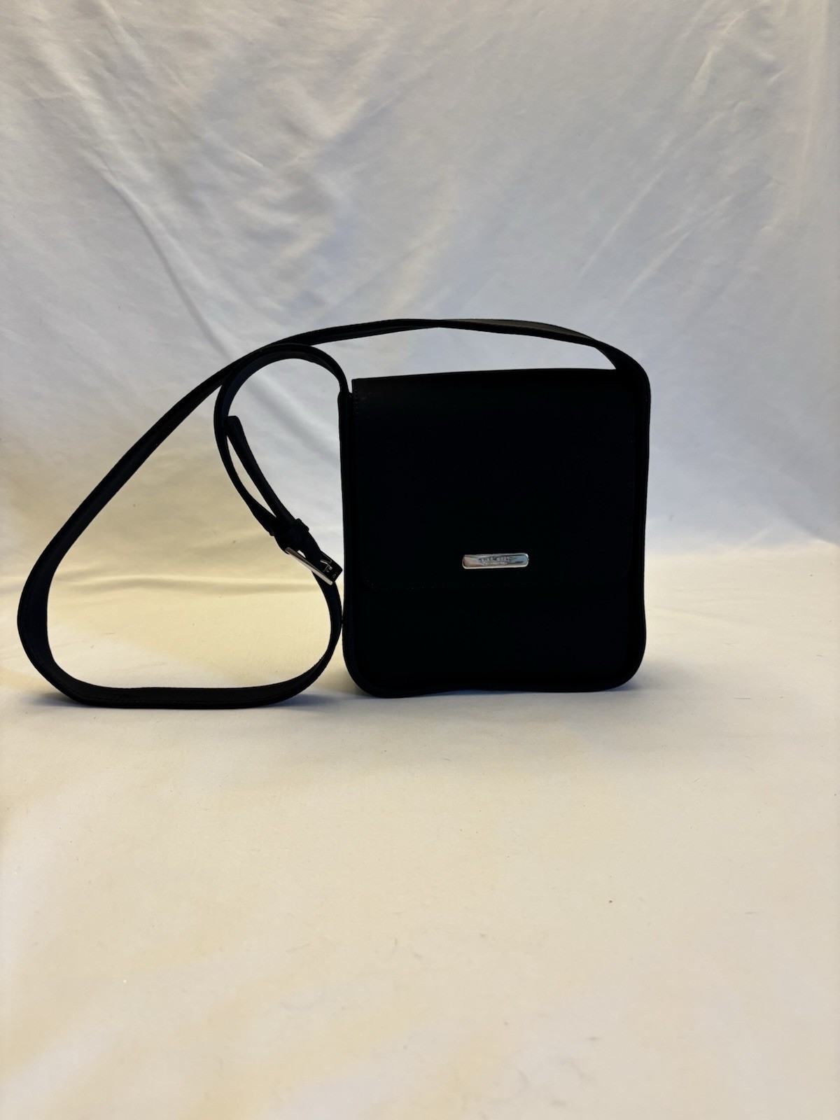 Nine West Black Small Shoulder Bag Zip/Magnetic Closure Pockets