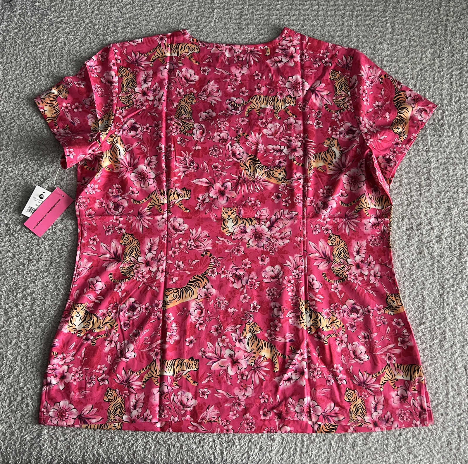 Koi Betsey Johnson Scrub Top Women’s XL Pink Tiger Babe Floral Nursing Medical