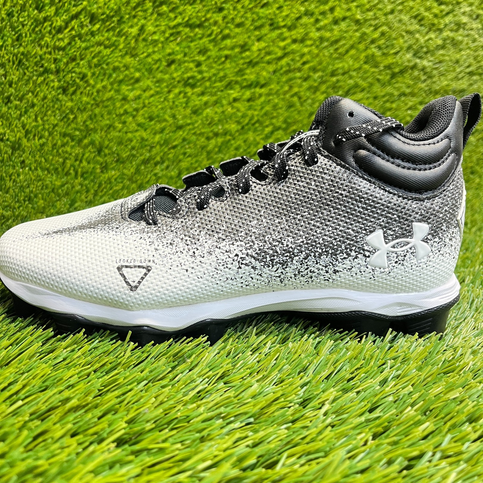Under Armour Spotlight Franchise RM 2.0 Boys Size 4.5Y Black Football Cleats