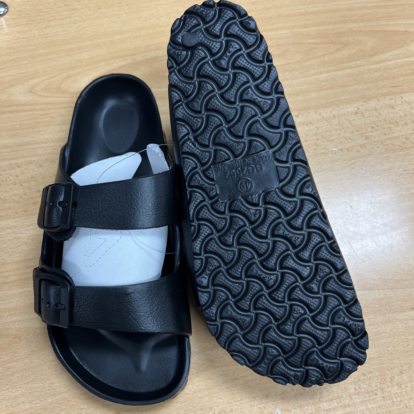 Red Apple Unisex Sandal pick your size 36-37-38-39 or 40 FAST USA SHIPPING