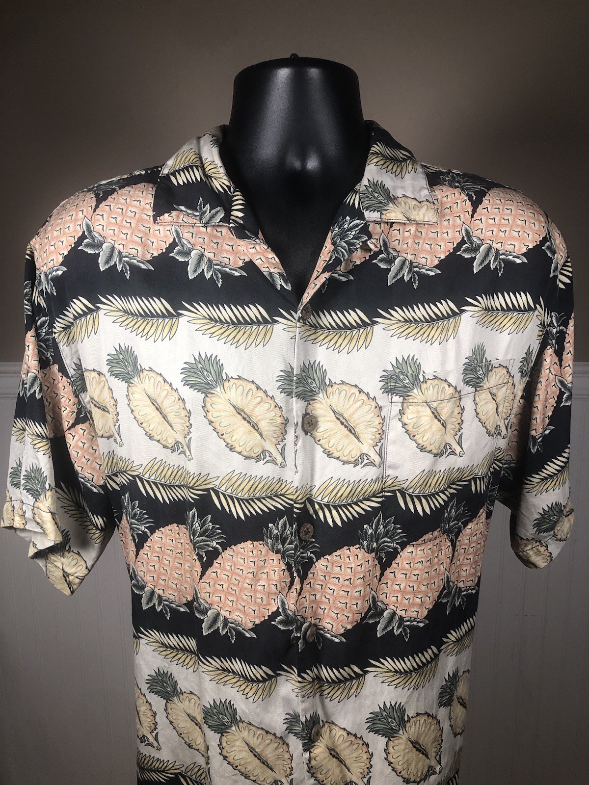 Tommy Bahama Mens M Shirt Silk Pineapple Hawaiian Casual Short Sleeve Black Tan
