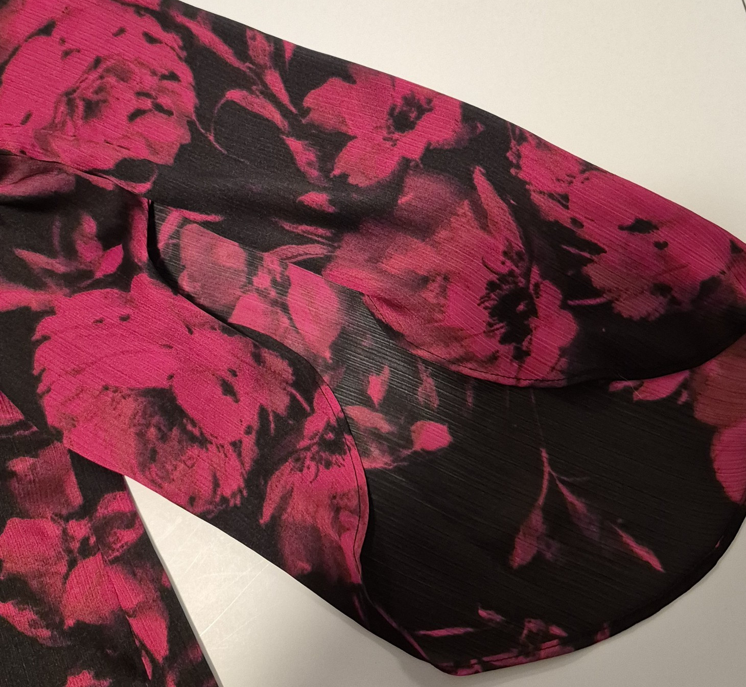 ALYX Womens Large Black Red Floral Semi Sheer Crinkle Blouse Bell Sleeve Top